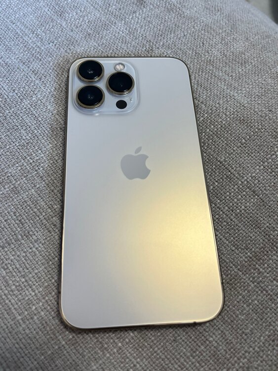 iPhone（スマホ）の商品画像 - 査定依頼日：2025年2月9日 - 最高査定価格：67,000円