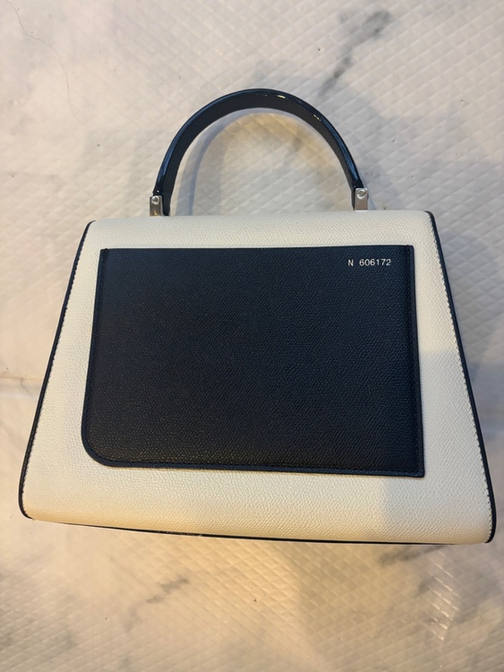 イジィデ　キアロスクーロ（ブランドバッグ）の商品画像 - 査定依頼日：2025年12月25日 - 最高査定価格：120,000円