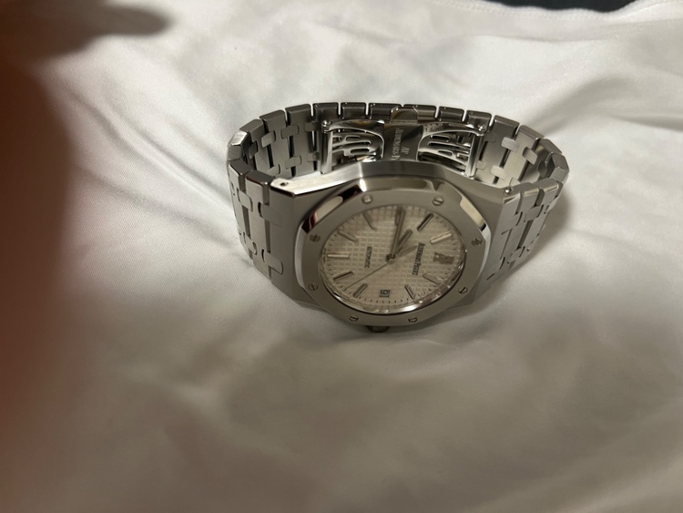 オーデマピゲ ロイヤルオーク 15300r（高級時計）の商品画像 - 査定依頼日：2026年2月9日 - 最高査定価格：4,550,000円