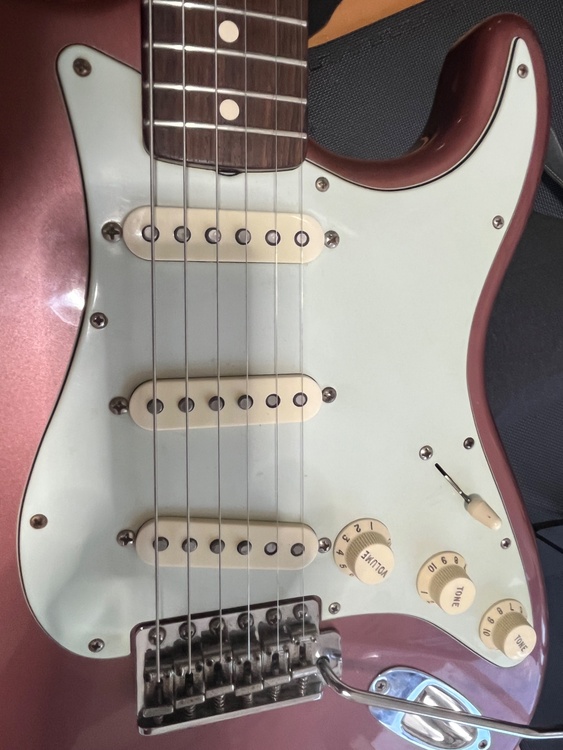 カスタムショップ　ストラトキャスター（ピアノ・楽器・PA機材）の商品画像 - 査定依頼日：2026年3月28日 - 最高査定価格：310,000円