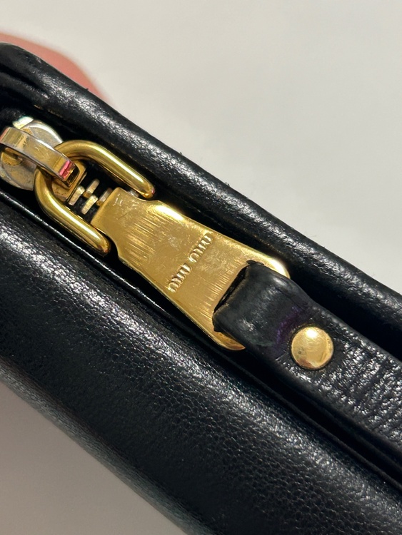 ミュウミュウ  （ブランドバッグ）の商品画像 - 査定依頼日：2026年4月12日 - 最高査定価格：30,000円