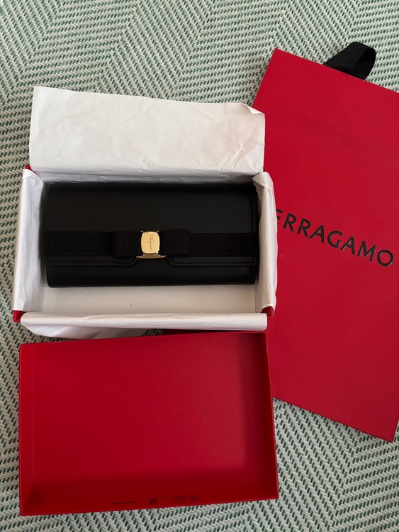 フェラガモ  （ブランドバッグ）の商品画像 - 査定依頼日：2025年11月8日 - 最高査定価格：40,000円