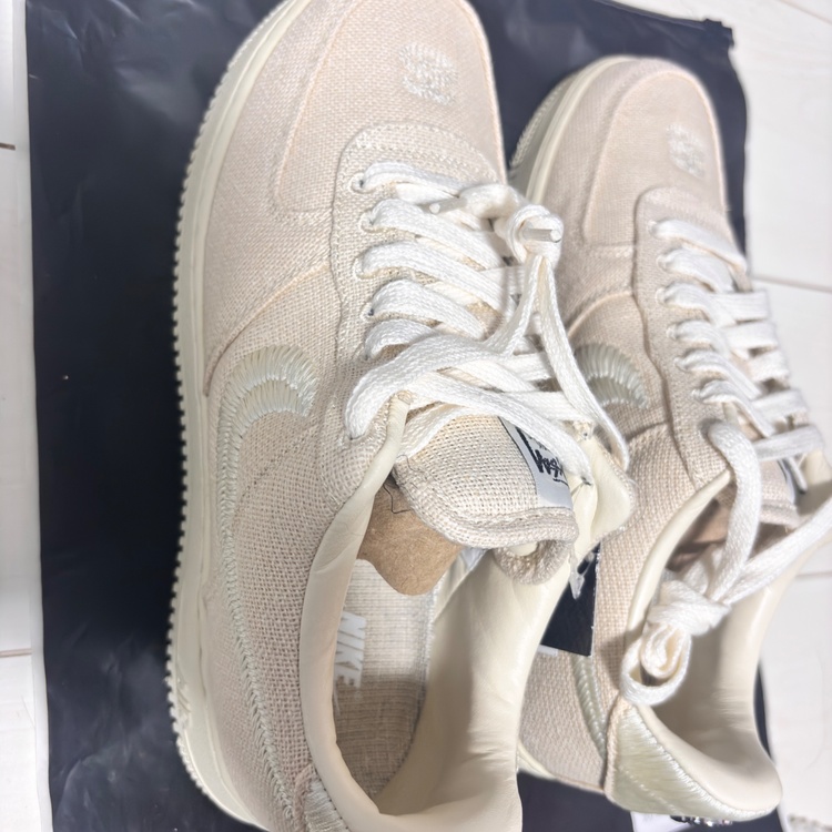 Stussy × Nike Air Force 1 Low "Fossil St（古着・ファッション）の商品画像 - 査定依頼日：2026年5月8日 - 最高査定価格：21,000円