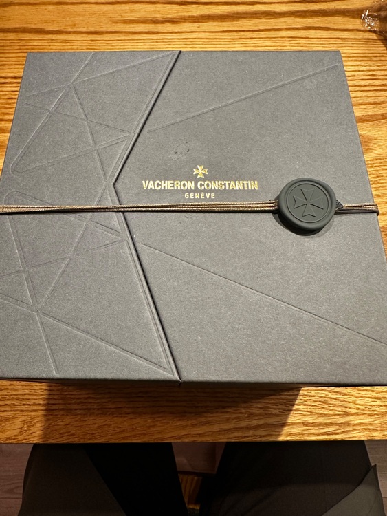 ヴァシュロン コンスタンタン オーヴァーシーズ 木 X45RV/210R-B705 （高級時計）の商品画像 - 査定依頼日：2025年11月17日 - 最高査定価格：8,000,000円