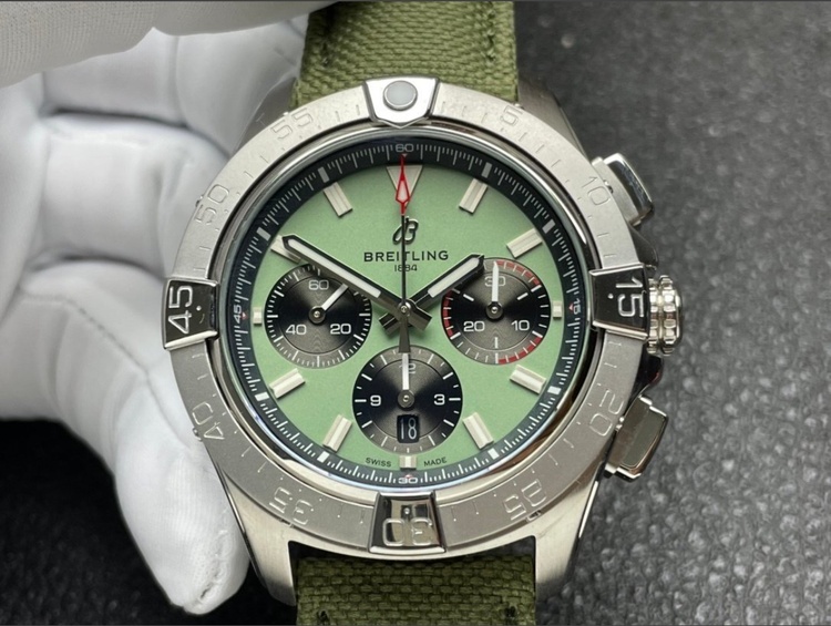 ブライトリング その他 メAB0147101L1X1（高級時計）の商品画像 - 査定依頼日：2025年12月15日 - 最高査定価格：650,000円