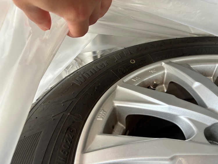 スタットレスタイヤ　ホイール付き（カー用品）の商品画像 - 査定依頼日：2025年10月1日 - 最高査定価格：8,000円