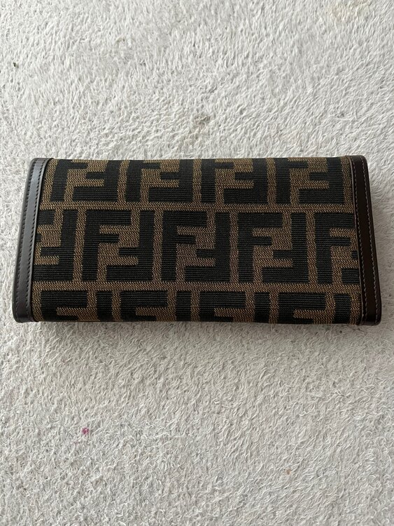 フェンディ  （ブランドバッグ）の商品画像 - 査定依頼日：2025年3月31日 - 最高査定価格：10,000円