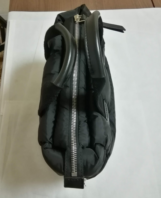 MONCLER　CARADOC MINI バッグ（ブランドバッグ）の商品画像 - 査定依頼日：2025年4月28日 - 最高査定価格：75,000円