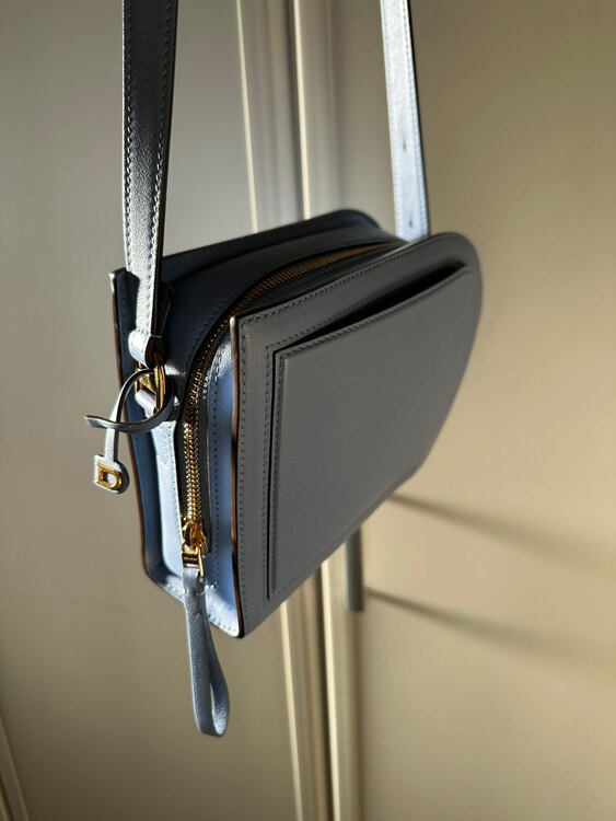 ヴァレクストラ  （ブランドバッグ）の商品画像 - 査定依頼日：2025年4月14日 - 最高査定価格：120,000円