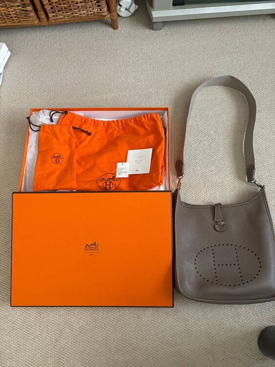 PM（ブランドバッグ）の商品画像 - 査定依頼日：2025年4月29日 - 最高査定価格：280,000円