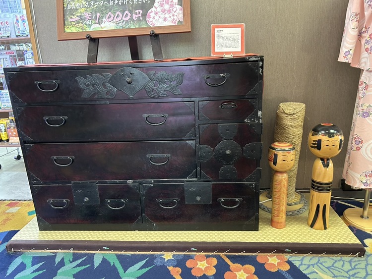 欅仙台箪笥（美術品・骨董品）の商品画像 - 査定依頼日：2026年5月2日 - 最高査定価格：100,000円