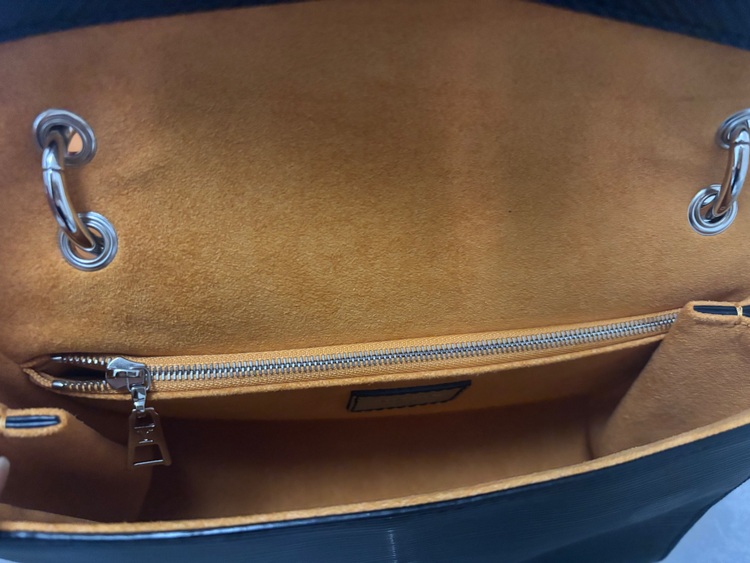 ポシェットグルネル（ブランドバッグ）の商品画像 - 査定依頼日：2025年9月29日 - 最高査定価格：200,000円