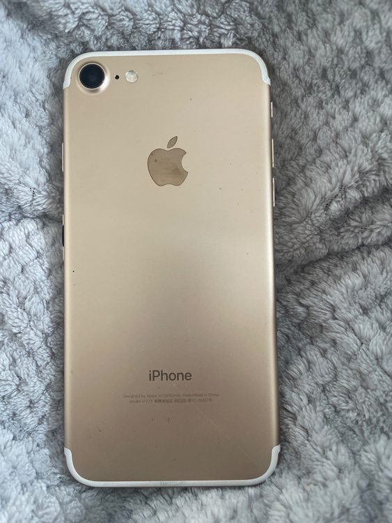 iPhone8 128GB SIMフリー（スマホ）の商品画像 - 査定依頼日：2026年3月15日 - 最高査定価格：4,000円