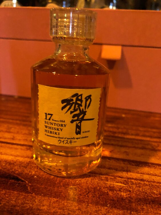 ウイスキー サントリー響 （お酒）の商品画像 - 査定依頼日：2025年4月16日 - 最高査定価格：4,000円