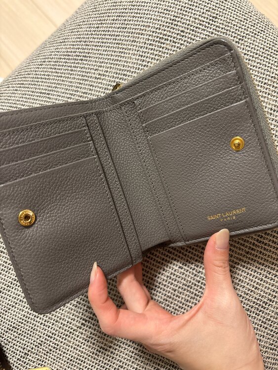 財布（ブランド財布・小物）の商品画像 - 査定依頼日：2025年5月9日 - 最高査定価格：12,000円