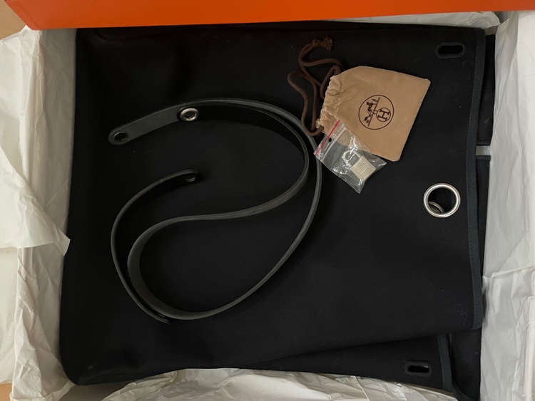 エールバック（ブランドバッグ）の商品画像 - 査定依頼日：2025年6月16日 - 最高査定価格：130,000円