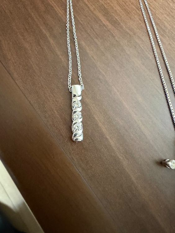 ホワイトゴールドダイヤモンドネックレス（金・貴金属）の商品画像 - 査定依頼日：2026年1月25日 - 最高査定価格：250,000円