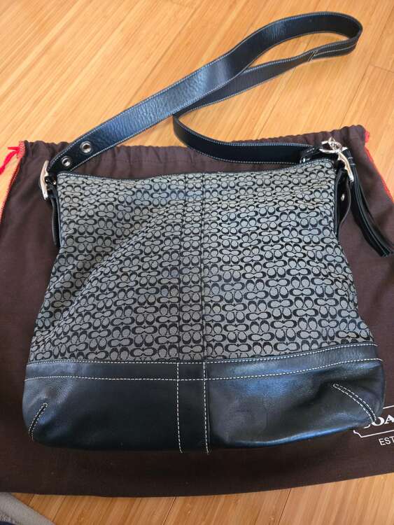 コーチ　バッグ（ブランドバッグ）の商品画像 - 査定依頼日：2025年2月9日 - 最高査定価格：5,000円