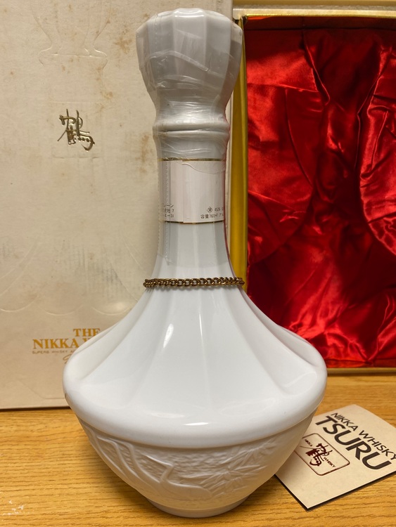 ニッカウイスキー鶴　760ml 43%（お酒）の商品画像 - 査定依頼日：2025年8月19日 - 最高査定価格：12,000円