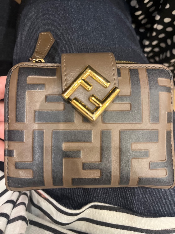 フェンディ  （ブランドバッグ）の商品画像 - 査定依頼日：2025年9月23日 - 最高査定価格：24,000円
