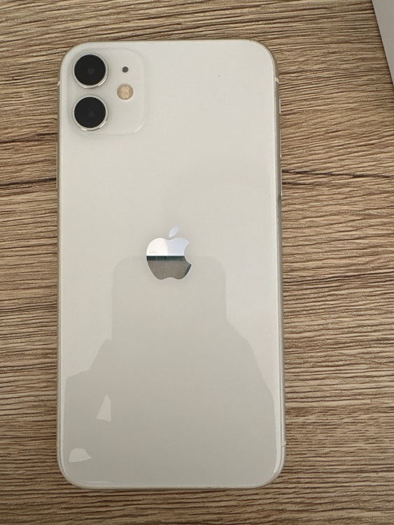 iPhone iPhone11 128GB Softbank（スマホ）の商品画像 - 査定依頼日：2026年6月14日 - 最高査定価格：18,000円