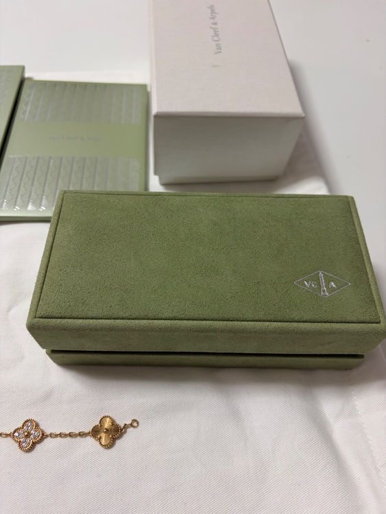 ヴァンクリ　ヴィンテージ アルハンブラ ブレスレット、5モチーフ（金・貴金属）の商品画像 - 査定依頼日：2026年5月23日 - 最高査定価格：2,000,000円