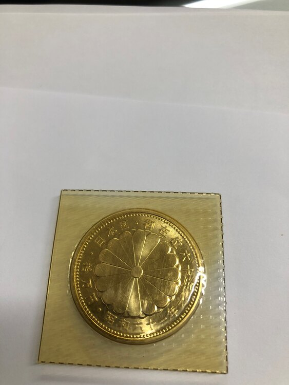 御即位10万円金貨30g 1枚と在位60年10万円金貨20g 2枚　計3枚（金・貴金属）の商品画像 - 査定依頼日：2024年2月21日 - 最高査定価格：710,000円