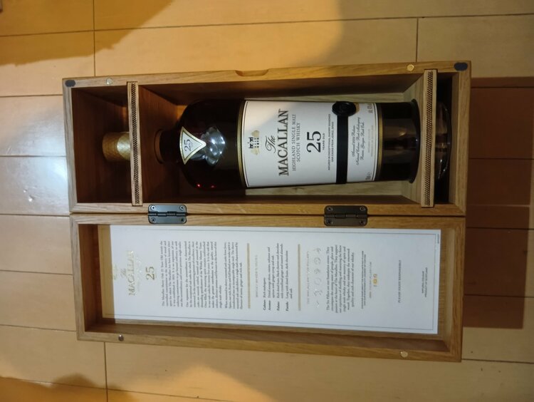 ザ　マッカラン25年（お酒）の商品画像 - 査定依頼日：2026年3月8日 - 最高査定価格：200,000円