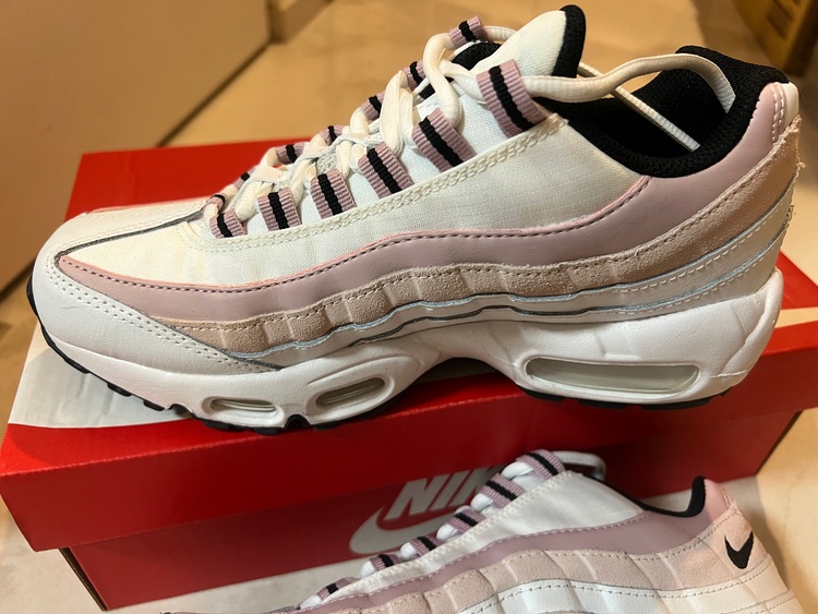 ナイキ　ウィメンズ　エアマックス95（古着・ファッション）の商品画像 - 査定依頼日：2022年7月30日