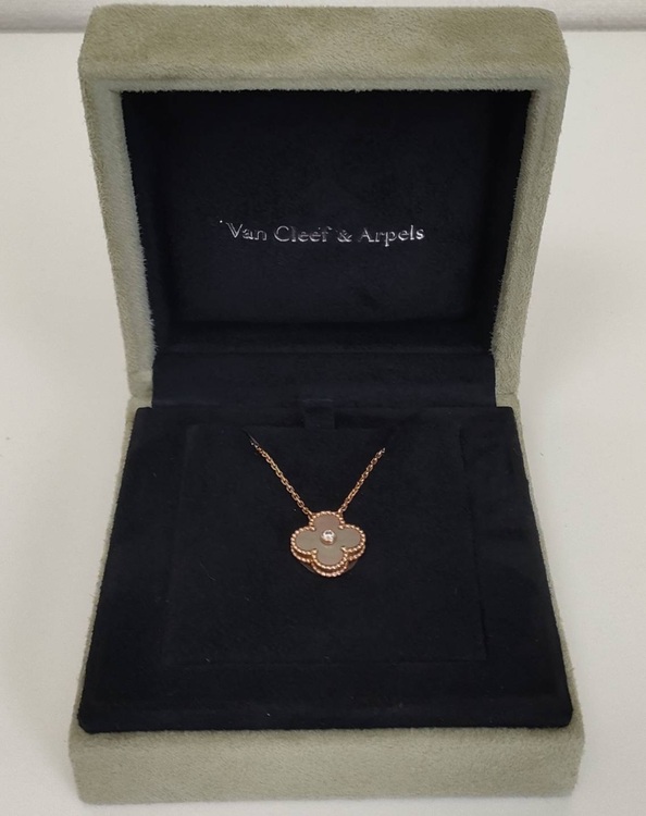 ヴィンテージアルハンブラネックレス 1Pダイヤ 2014年限定（金・貴金属）の商品画像 - 査定依頼日：2025年9月14日 - 最高査定価格：500,000円