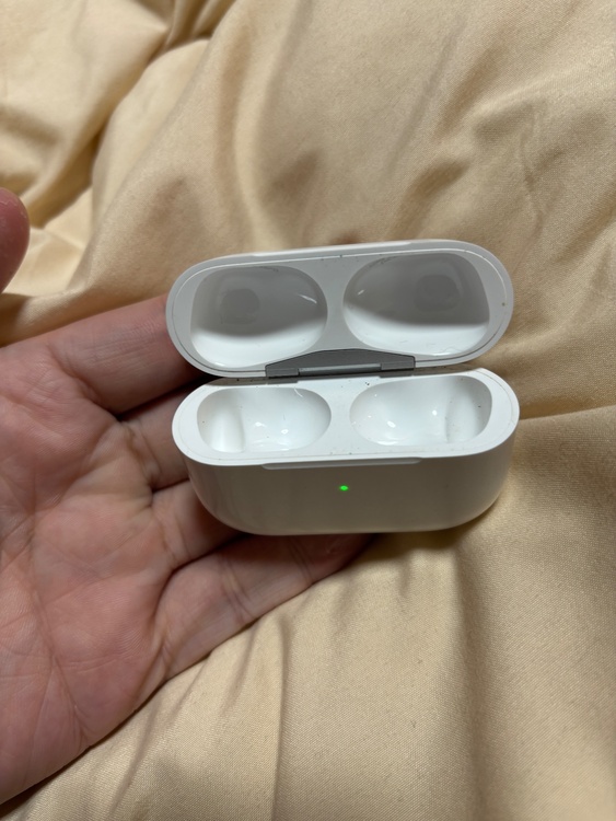 air pods pro（オーディオ・スピーカー）の商品画像 - 査定依頼日：2025年12月27日 - 最高査定価格：100,000円