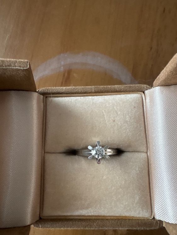 ダイアタテ詰リング（金・貴金属）の商品画像 - 査定依頼日：2025年12月26日 - 最高査定価格：200,000円