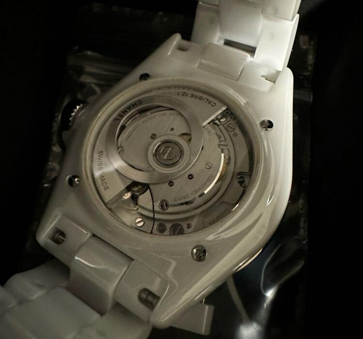 J12 キャリバー12.1, 38MM（高級時計）の商品画像 - 査定依頼日：2025年3月15日 - 最高査定価格：600,000円