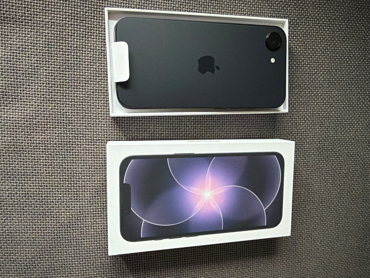 iPhone 17e 256GB au（スマホ）の商品画像 - 査定依頼日：2026年4月29日 - 最高査定価格：62,000円