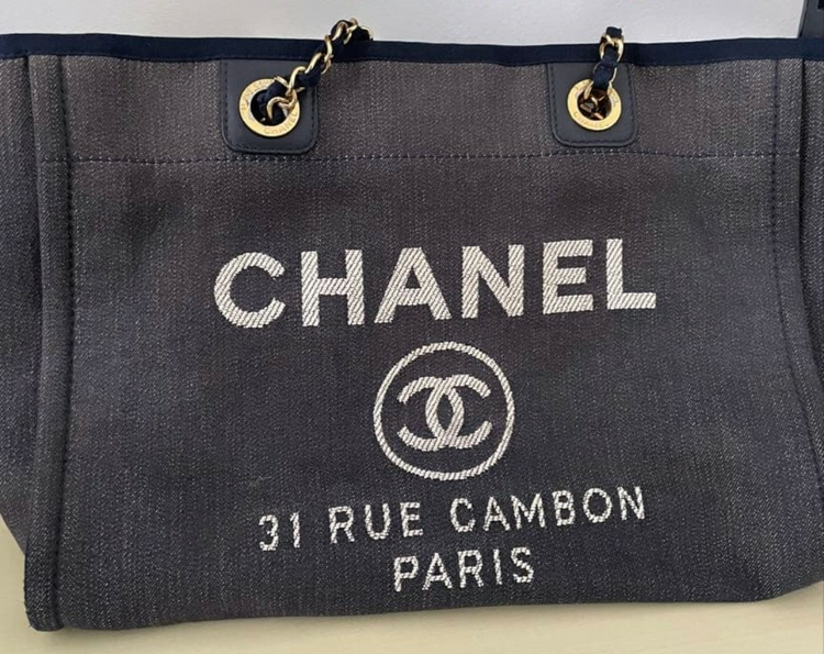 CHANELドーヴィルトート（ブランドバッグ）の商品画像 - 査定依頼日：2026年3月16日 - 最高査定価格：300,000円
