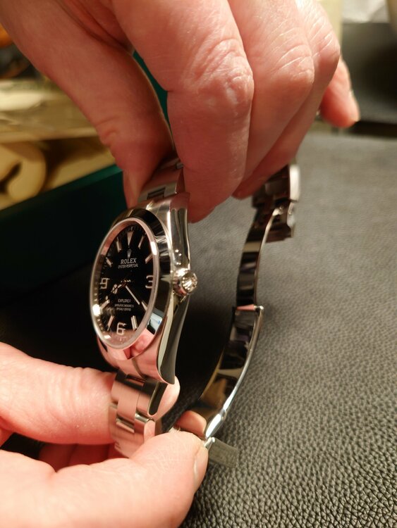 ロレックス エクスプローラー 21427（高級時計）の商品画像 - 査定依頼日：2026年1月27日 - 最高査定価格：1,190,000円