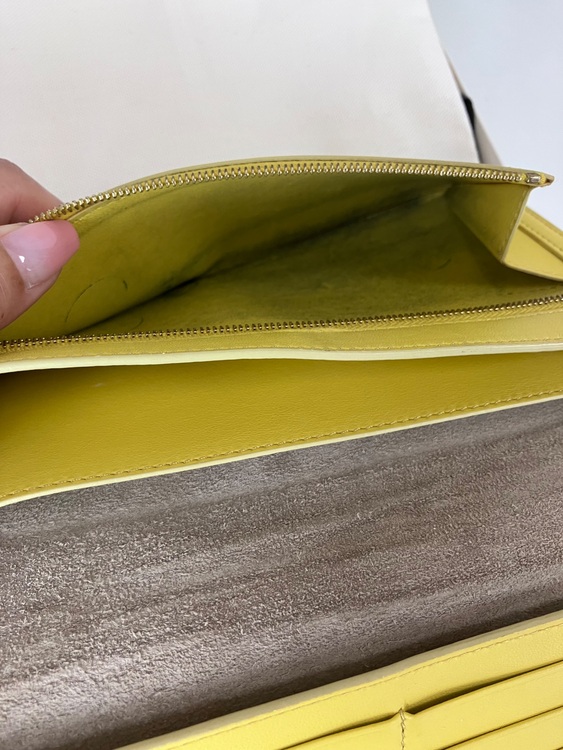 財布（ブランド財布・小物）の商品画像 - 査定依頼日：2025年10月15日 - 最高査定価格：6,000円