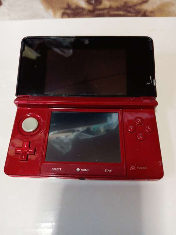 ニンテンドー3DS本体 フレアレッド（ゲーム機本体・ゲームソフト）の商品画像 - 査定依頼日：2022年9月7日 - 最高査定価格：1,500円