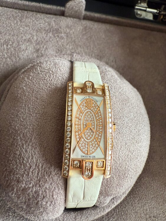 ハリーウィンストン AVCQHM16RR045 （高級時計）の商品画像 - 査定依頼日：2025年5月17日 - 最高査定価格：1,000,000円