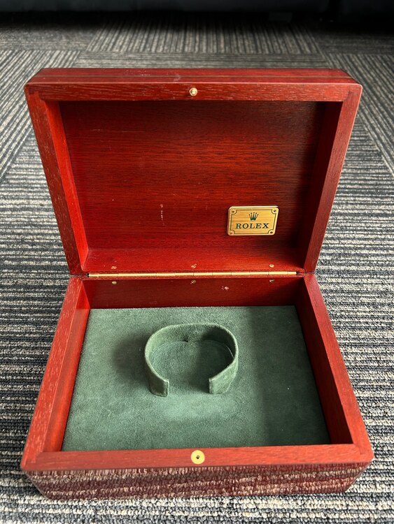 ロレックス デイトナ 1652（高級時計）の商品画像 - 査定依頼日：2025年1月27日 - 最高査定価格：5,500,000円