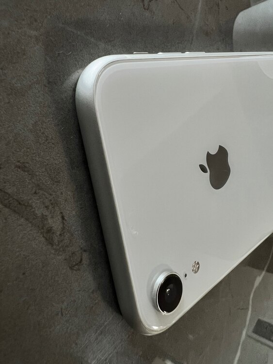 iPhoneXR 64GB 楽天モバイル（スマホ）の商品画像 - 査定依頼日：2025年5月21日 - 最高査定価格：15,000円