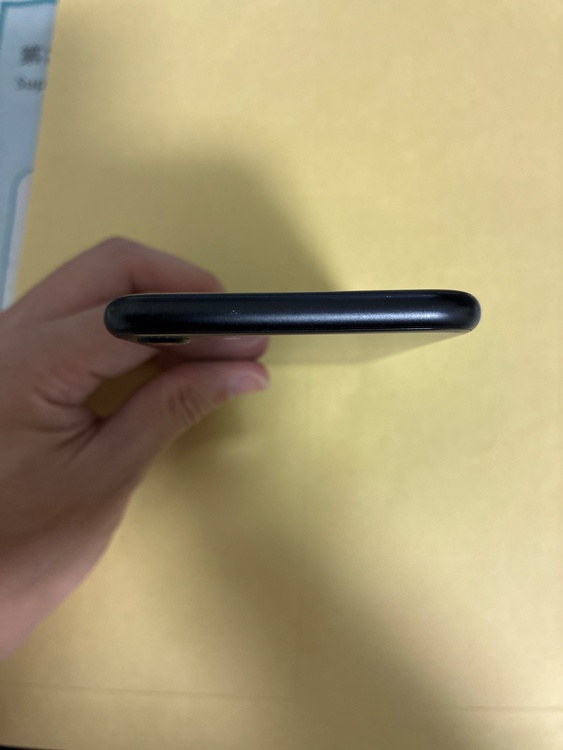 iPhone iPhoneSE 128GB au（スマホ）の商品画像 - 査定依頼日：2026年8月17日 - 最高査定価格：24,500円