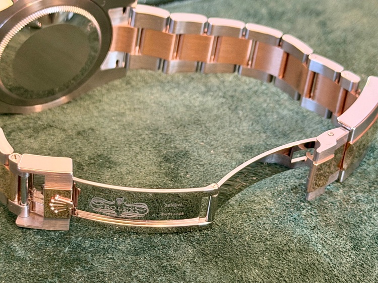 ロレックス GMTマスター 126711（高級時計）の商品画像 - 査定依頼日：2026年1月14日 - 最高査定価格：3,050,000円