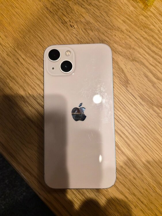 iPhone 13 128GB docomo（スマホ）の商品画像 - 査定依頼日：2026年4月23日 - 最高査定価格：28,000円