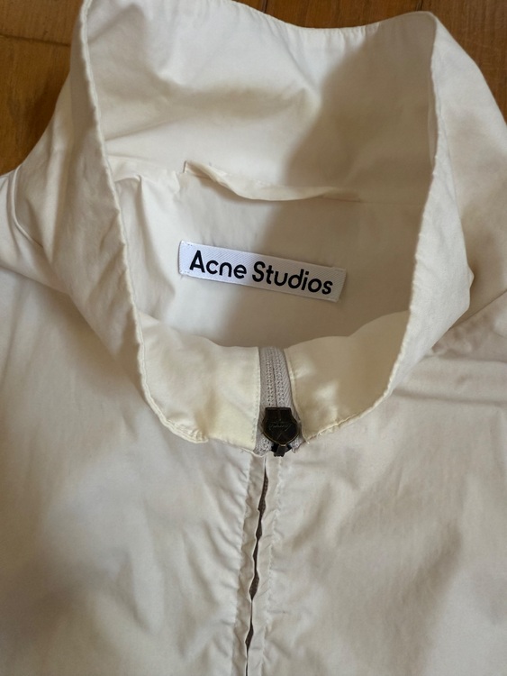 ロゴジッパージャケット ダスティホワイト（古着・ファッション）の商品画像 - 査定依頼日：2025年9月21日 - 最高査定価格：100,000円