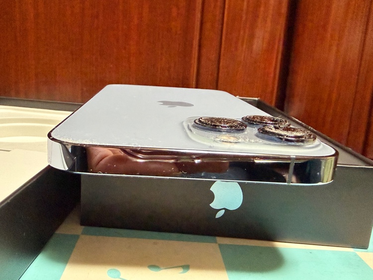 NLJ73J/A（スマホ）の商品画像 - 査定依頼日：2026年2月7日 - 最高査定価格：59,000円