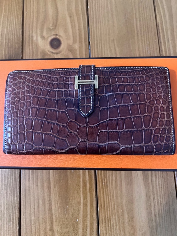 べアンクラシック（ブランド財布・小物）の商品画像 - 査定依頼日：2025年8月26日 - 最高査定価格：100,000円