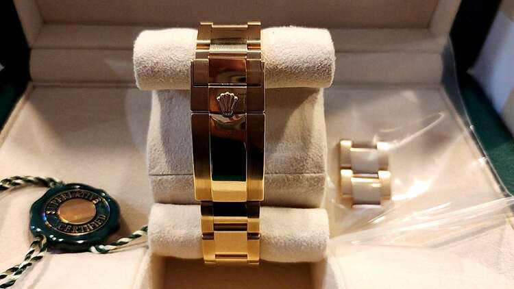 ロレックス デイトナ 116508g（高級時計）の商品画像 - 査定依頼日：2025年3月24日 - 最高査定価格：6,400,000円