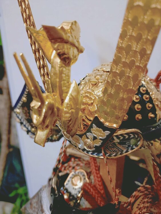 江戸甲冑　合せ鉢　純金箔押木彫龍　上原玉鳳　節句甲冑師・忠保（美術品・骨董品）の商品画像 - 査定依頼日：2026年8月27日 - 最高査定価格：5,000円