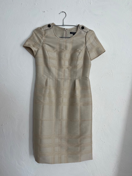 バーバリー　ワンピース（古着・ファッション）の商品画像 - 査定依頼日：2025年11月27日 - 最高査定価格：4,000円